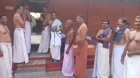 people waiting in queue for darshan
