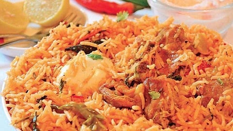 didn't get salad with biryani Crowd clash in kollam