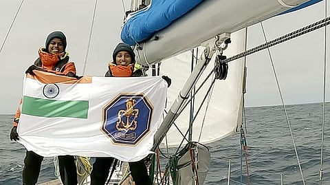 ദില്‍നയും രൂപയും (Navika Sagar Parikrama II)