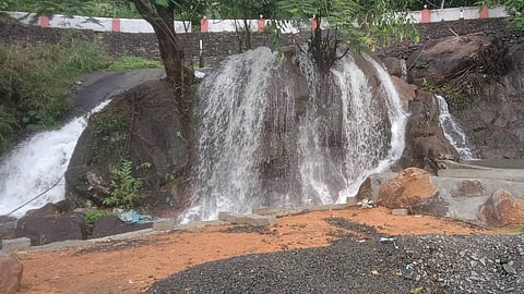 Meekunnam Waterfalls