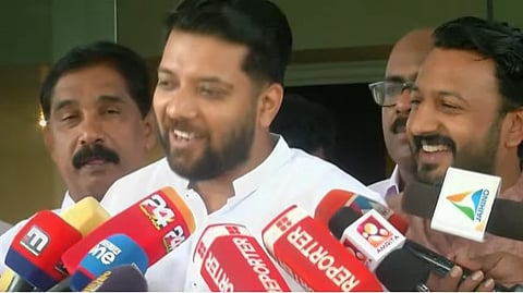 'പെട്ടി തുറന്നു പരിശോധിച്ചിട്ടു പോയാല്‍ മതി'; ഈ ഷോ പാലക്കാടും ഉണ്ടായിരുന്നെന്ന് ഷാഫി