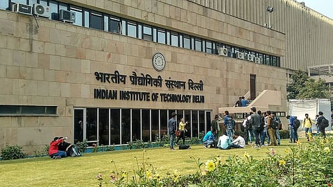 students in front of Indian Institute of Technology (IIT), Delhi campus