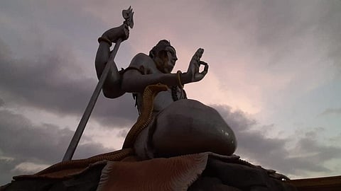 ജീന്‍സിനും ഷോര്‍ട്‌സിനും വിലക്ക്, മുരുഡേശ്വര്‍ ക്ഷേത്രത്തില്‍ ഭക്തര്‍ക്ക് ഡ്രസ്‌കോഡ്