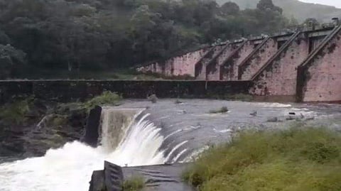 മുല്ലപ്പെരിയാർ ഡാം തുറന്നു; 13 ഷട്ടറുകൾ ഉയർത്തി,  250 ക്യുസെക്സ് വെള്ളം പെരിയാറിലേക്ക്, ജാ​ഗ്രതാ നിർദേശം