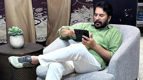 'കാര്യമായിട്ട് ഒന്നുമില്ല'; സോഷ്യൽ മീഡിയ തൂക്കി മമ്മൂക്കയുടെ പുതിയ ഫോട്ടോ