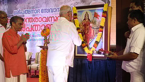 Governor pays floral tributes to the Bharatamba photo