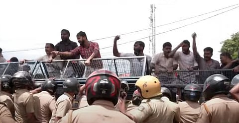 പ്രതിഷേധാഗ്നിയില്‍ കേരളം; പലയിടത്തും സംഘര്‍ഷം; ജലപീരങ്കി പ്രയോഗിച്ച് പൊലീസ്