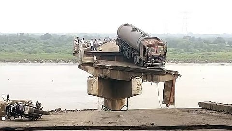 Gambhira Bridge collapsed in Gujarat