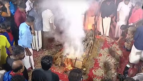 Kasithumba, V S Achuthanandan