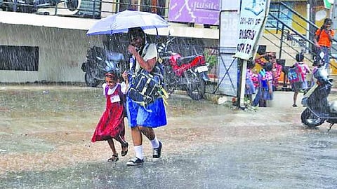 പെരുമഴ; ഇന്ന് 3 ജില്ലകളിൽ വിദ്യാഭ്യാസ സ്ഥാപനങ്ങൾക്ക് അവധി