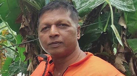 Electric post fell over fire force officer died 