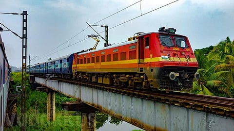 യാത്രക്കാർ ശ്രദ്ധിക്കുക; 6 ട്രെയിനുകള്‍ വൈകിയോടുന്നു, എറണാകുളം- പാലക്കാട് മെമു സർവീസ് ഇല്ല