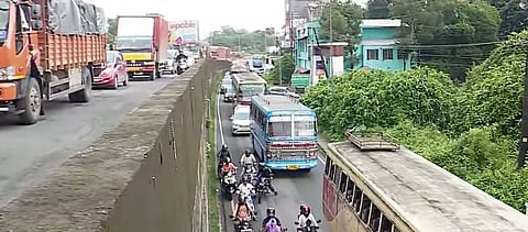 Huge traffic jam on NH 544 in Thrissur s Muringoor