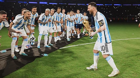 Messi and the Argentina team with the World Cup