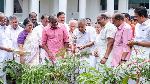 Pinarayi Vijayan and kerala ministers.