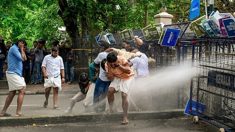 അമീബിക് മസ്തിഷ്‌കജ്വരം: ജലപീരങ്കിയില്‍ ഉപയോഗിക്കുന്ന വെളളത്തിന്റെ ശുദ്ധി ഉറപ്പാക്കണം, മനുഷ്യവകാശ കമ്മീഷന് പരാതി
