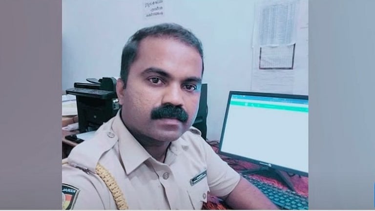 മയക്കുമരുന്ന് പ്രതികളെ പിടികൂടാന് പോകുന്നതിനിടെ ടിപ്പര് ഇടിച്ചു; പൊലീസുകാരന് മരിച്ചു മയക്കുമരുന്ന് പ്രതികളെ പിടികൂടാന് പോകുന്നതിനിടെ ടിപ്പര് ഇടിച്ചു; പൊലീസുകാരന് മരിച്ചു