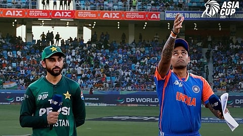 captains of India and Pakistan came out for the toss