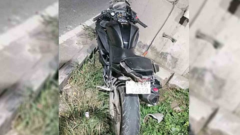 bike hit a metro pillar in Kochi