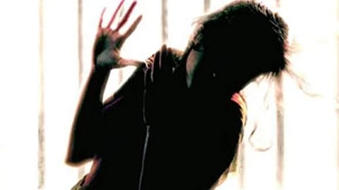 Wife pours boiling oil on husband