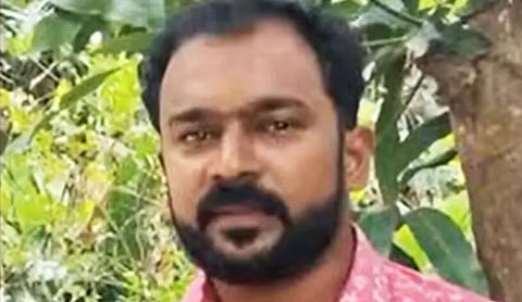 Attack on DYFI leader in Palakkad youth seriously injured