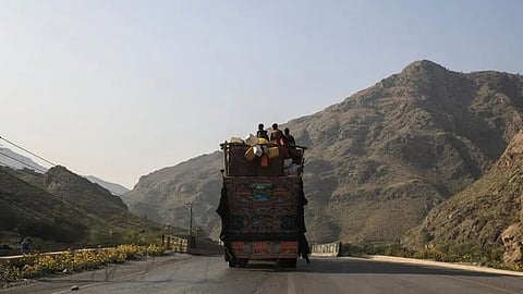 Heavy clashes erupt along Pakistan-Afghanistan border