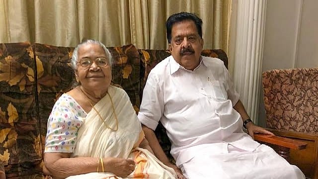 'ഭുമിയിലെ എന്റെ പൊക്കിള്‍ക്കൊടി വേര്‍പെട്ടു, സ്നേഹസമുദ്രമായിരുന്നു അമ്മ ...