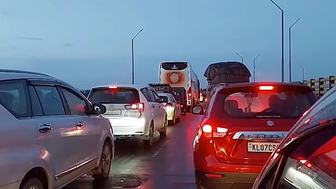 Alappuzha traffic is severely affected Aroor-Thuravoor elevated highway