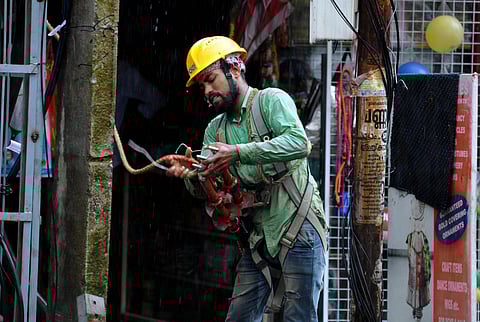 Image of KSEB workers