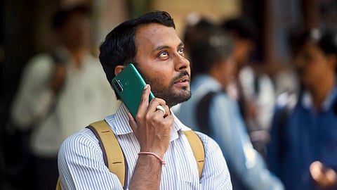 Sensex declines 450 pts