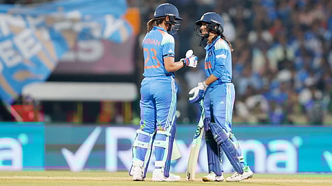  Jemimah Rodrigues, Harmanpreet Kaur batting