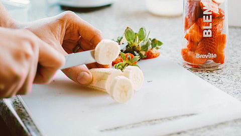 cutting banana