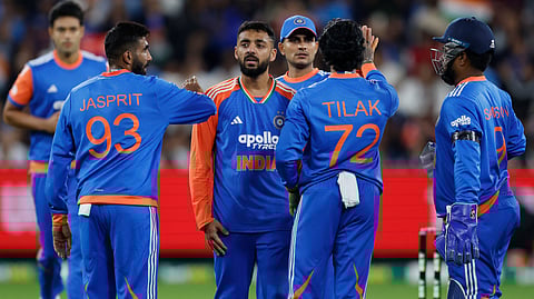 Varun Chakravarthy's teammates congratulate him for taking wicket
