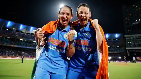 Harmanpreet and Smriti celebrate World Cup victory