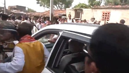 Bihar polling deputy CM Vijay Sinha s convoy attacked 
