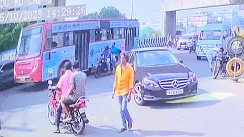 NIA court sentences man to 10 yrs RI for petrol bomb attack outside Raj Bhavan gate .