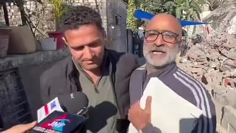 Kuldip Sharma (R) with journalist Arfaz Ahmad Daing (L)