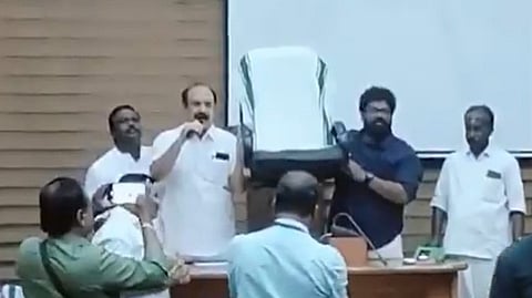 Opposition protests by raising the mayor's chair