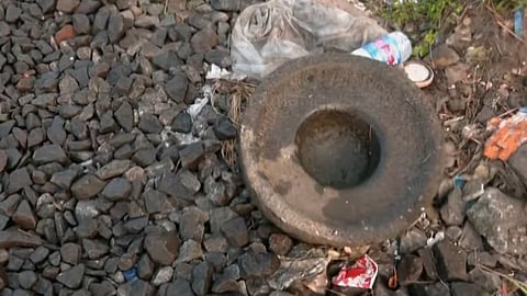 Stone on railway tracks in Kochi; suspected to be an attempt to sabotage the train