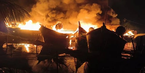 10 fishing boats burned down in Kureepuzha kollam 
