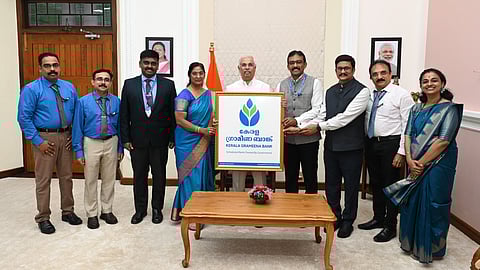 Governor unveils logo