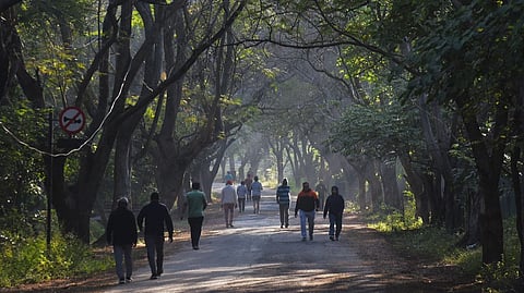 Below ten degrees in two places, below 20 in all districts