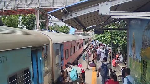 falling while boarding to moving train is not deliberate accident, compensation should be paid directs high court