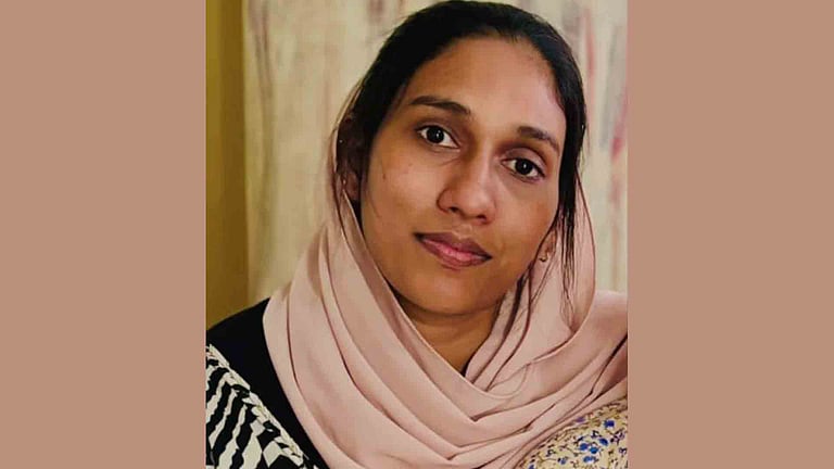 ‘എന്റെ ജീവിതം പോയി…’; ഭർത്താവിനേയും 3 മക്കളെയും ഉപേക്ഷിച്ചു ഒളിച്ചോടുകയും പിന്നീട്   മരിച്ച നിലയിൽ കാണപ്പെട്ട ഹസ്നയുടെ ഫോൺ സന്ദേശം പുറത്ത്, കൊടി സുനിക്കെതിരെയും ആരോപണം