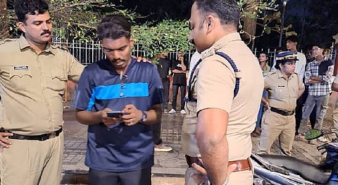 Man visits Commissioner office to file complaint, steals policeman's bike