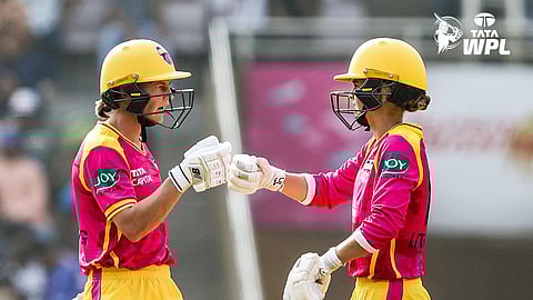Meg Lanning and Phoebe Litchfield batting