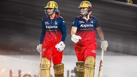 Smriti Mandhana and Georgia voll batting