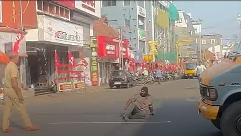 Kottayam Gandhi Square Incident: Man Disrupts Traffic, Faces Police Intervention