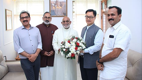 Kiren Rijiju greets Archbishop Mar Raphael Thattil 