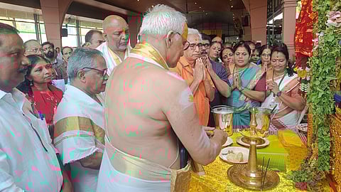 Prasadam Oot in Guruvayur; Thousands gather to eat 